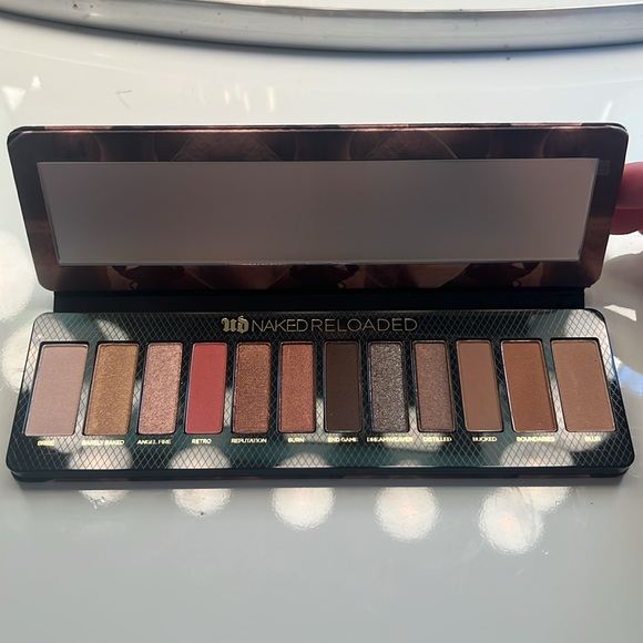 NWT Urban Decay Naked Reloaded Palette - Picture 5 of 5